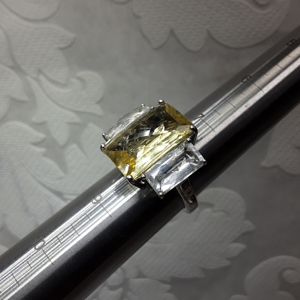 925 Genuine Quartz And White Topaz Ring.